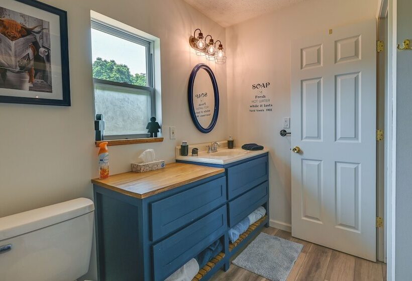 Charming Smiths Grove Home Near Cave Tours!