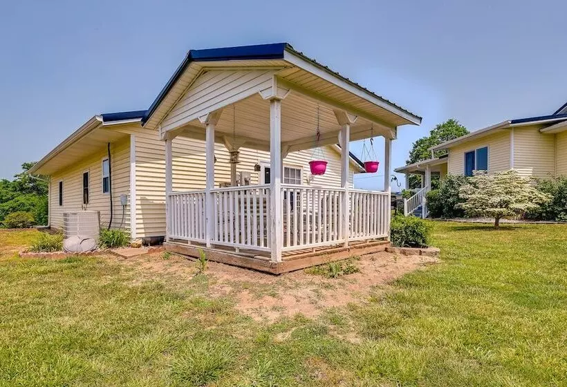 Charming Smiths Grove Home Near Cave Tours!