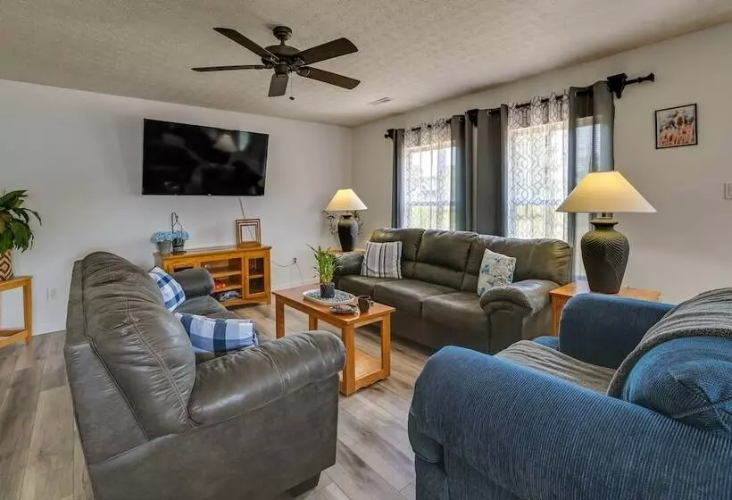 Charming Smiths Grove Home Near Cave Tours!