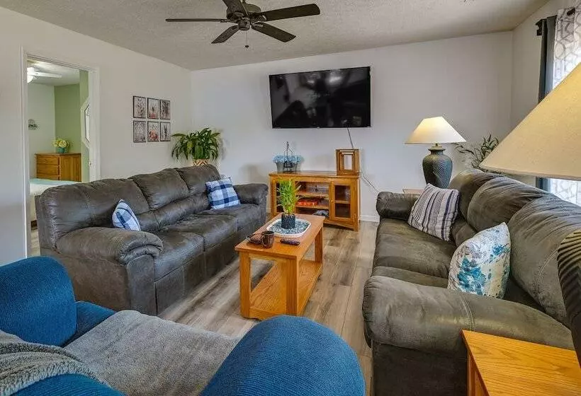 Charming Smiths Grove Home Near Cave Tours!