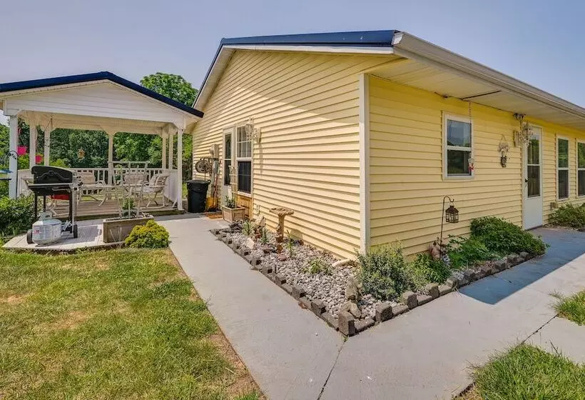 Charming Smiths Grove Home Near Cave Tours!