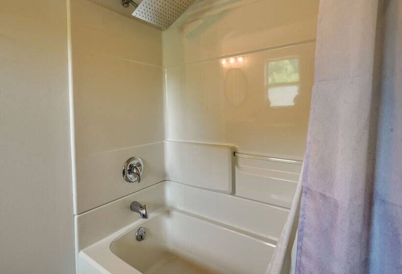 Charming Smiths Grove Home Near Cave Tours!