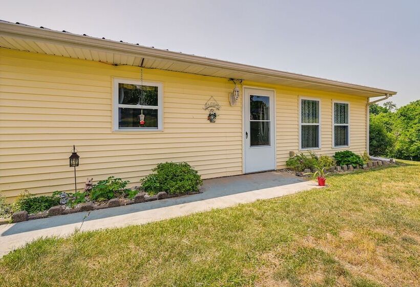 Charming Smiths Grove Home Near Cave Tours!