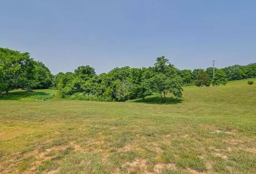 Charming Smiths Grove Home Near Cave Tours!