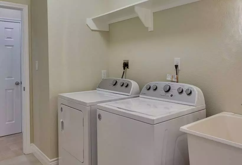 Charming Willis Hideaway < 1 Mi To Lake Conroe!