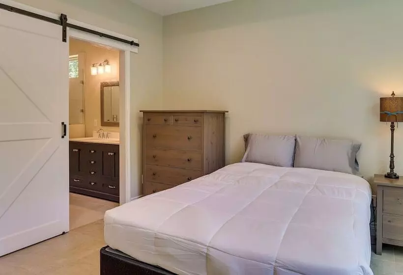 Charming Willis Hideaway < 1 Mi To Lake Conroe!