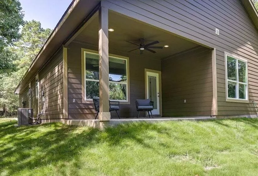 Charming Willis Hideaway < 1 Mi To Lake Conroe!