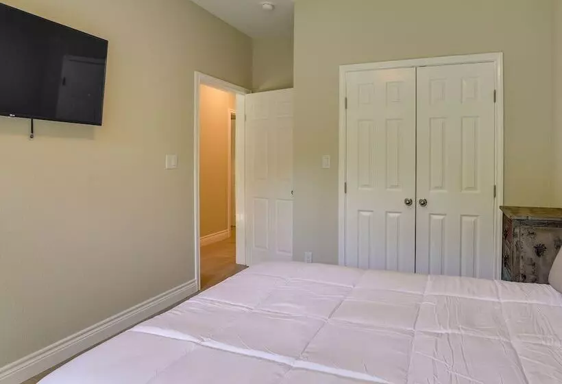 Charming Willis Hideaway < 1 Mi To Lake Conroe!