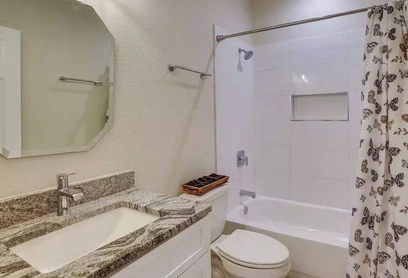 Charming Willis Hideaway < 1 Mi To Lake Conroe!