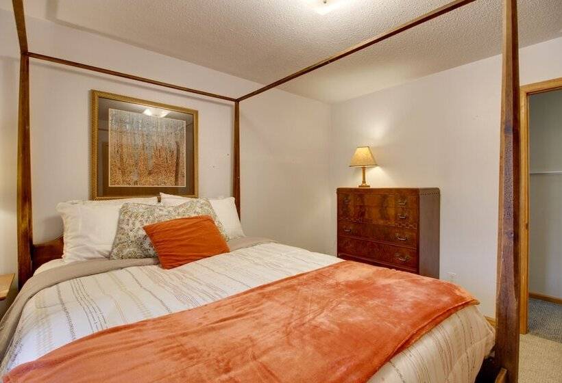 Cozy Frazee Lake Home W/ Hot Tub & Fire Pit!