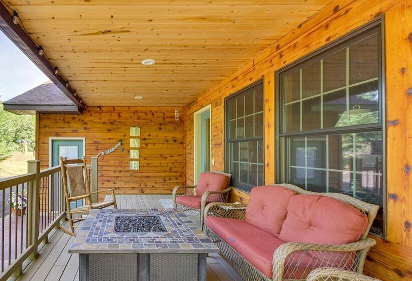 Cozy Frazee Lake Home W/ Hot Tub & Fire Pit!