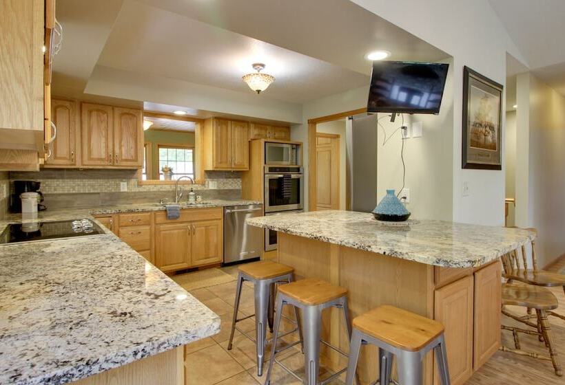 Cozy Frazee Lake Home W/ Hot Tub & Fire Pit!