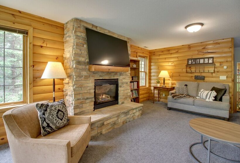 Cozy Frazee Lake Home W/ Hot Tub & Fire Pit!