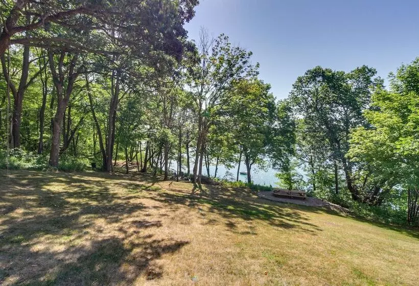 Cozy Frazee Lake Home W/ Hot Tub & Fire Pit!