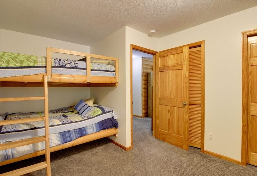 Cozy Frazee Lake Home W/ Hot Tub & Fire Pit!