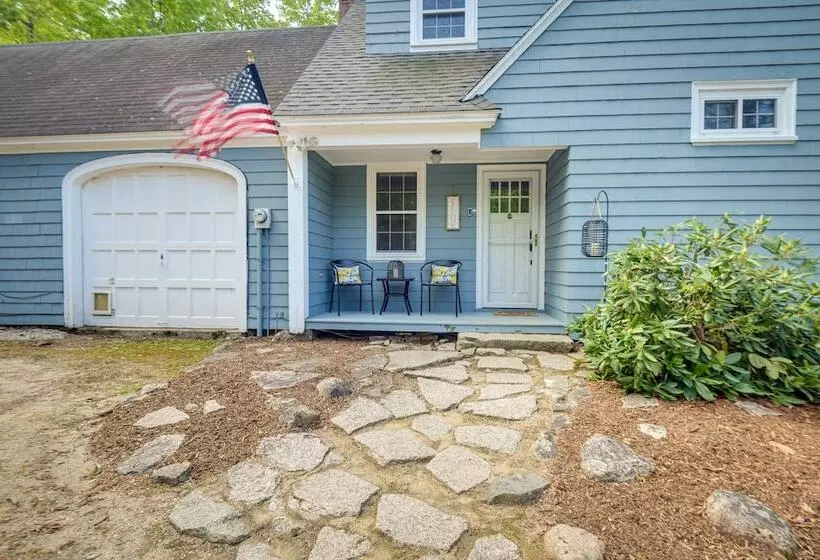 Cozy North Conway Retreat W/ Deck & Fire Pit!