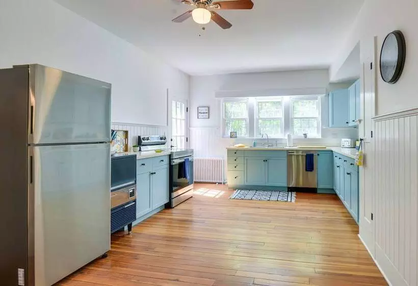 Cozy North Conway Retreat W/ Deck & Fire Pit!
