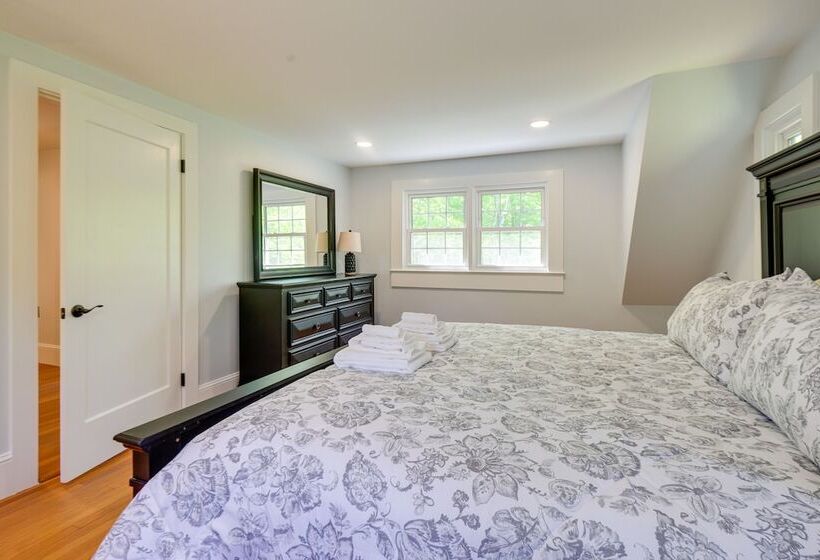 Cozy North Conway Retreat W/ Deck & Fire Pit!