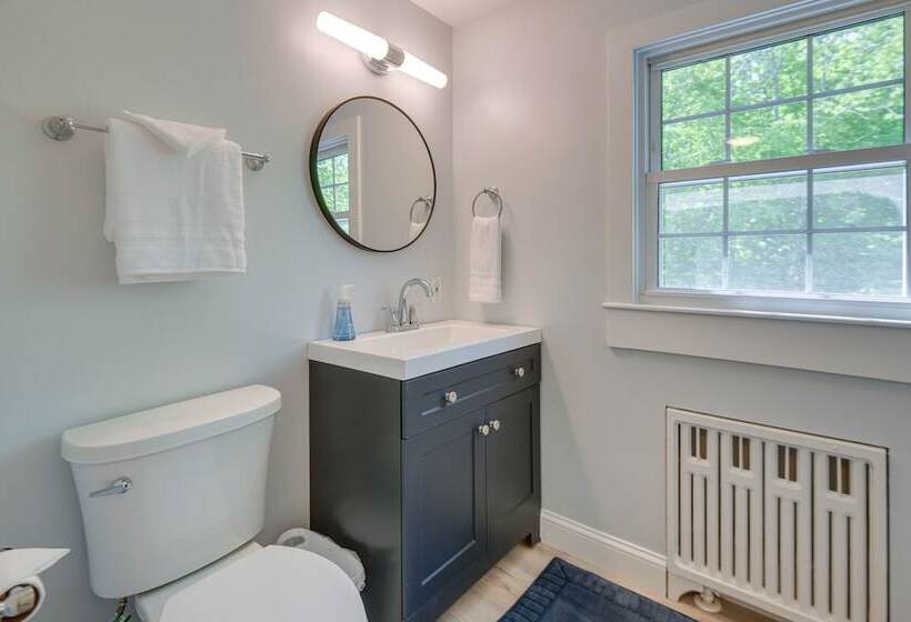 Cozy North Conway Retreat W/ Deck & Fire Pit!