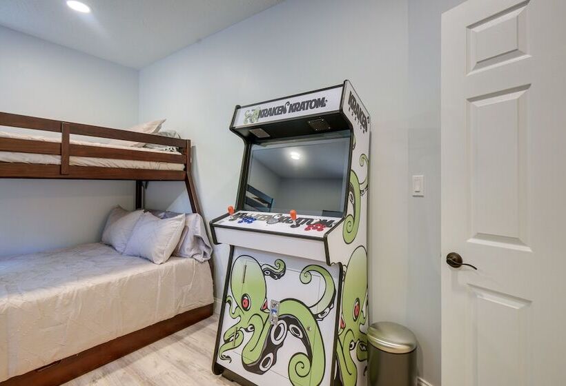 Cozy North Conway Retreat W/ Deck & Fire Pit!