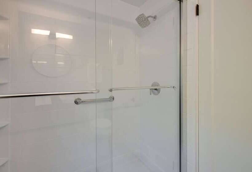 Cozy North Conway Retreat W/ Deck & Fire Pit!