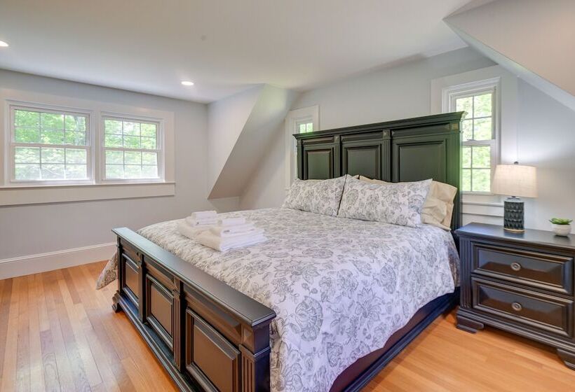 Cozy North Conway Retreat W/ Deck & Fire Pit!