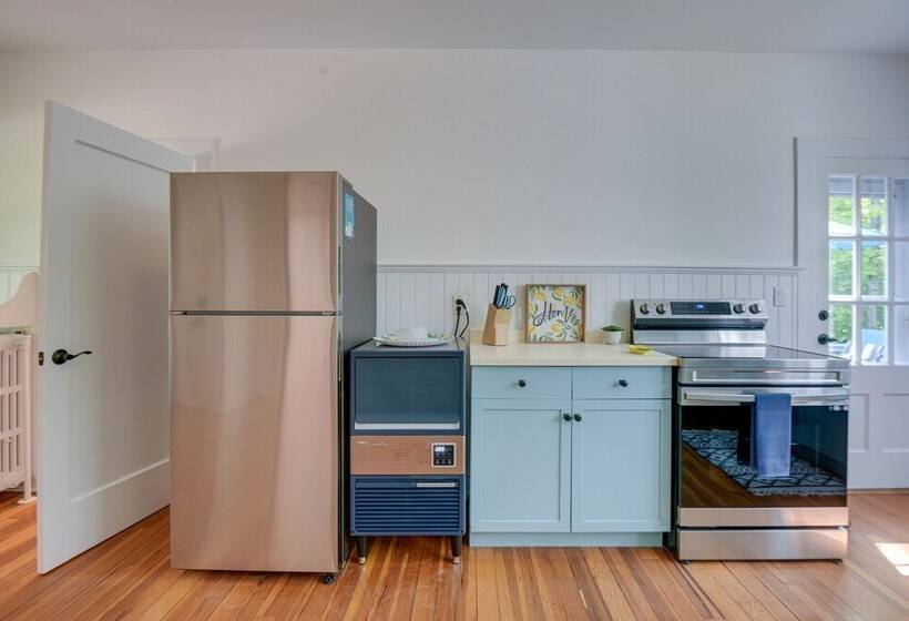 Cozy North Conway Retreat W/ Deck & Fire Pit!