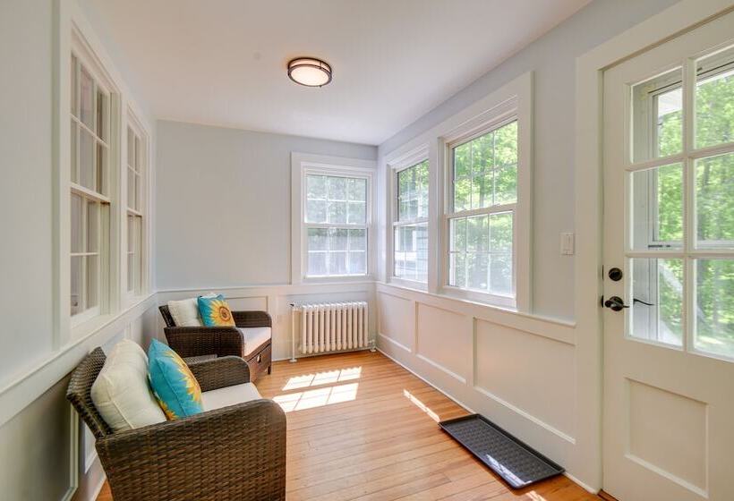 Cozy North Conway Retreat W/ Deck & Fire Pit!