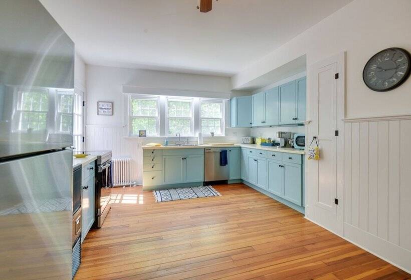 Cozy North Conway Retreat W/ Deck & Fire Pit!