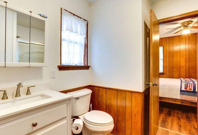 Cozy Oklahoma Retreat W/ Patio, Fire Pit & Grill!