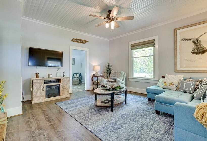 Cozy Tennessee Abode W/ Private Hot Tub & Fire Pit