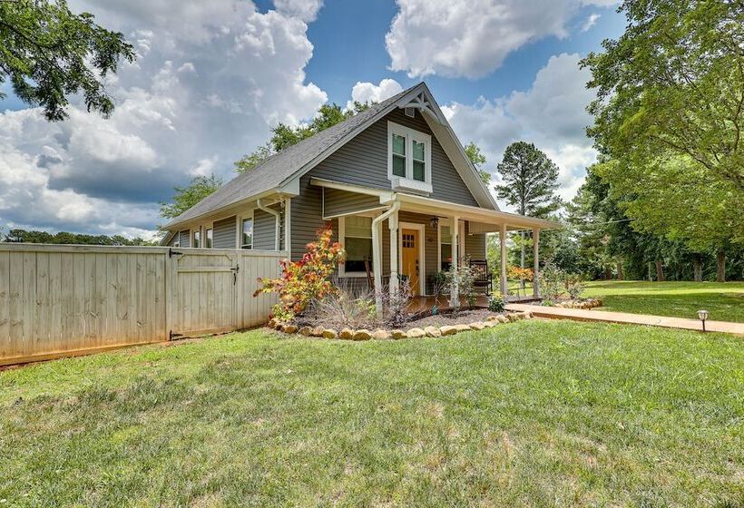 Cozy Tennessee Abode W/ Private Hot Tub & Fire Pit