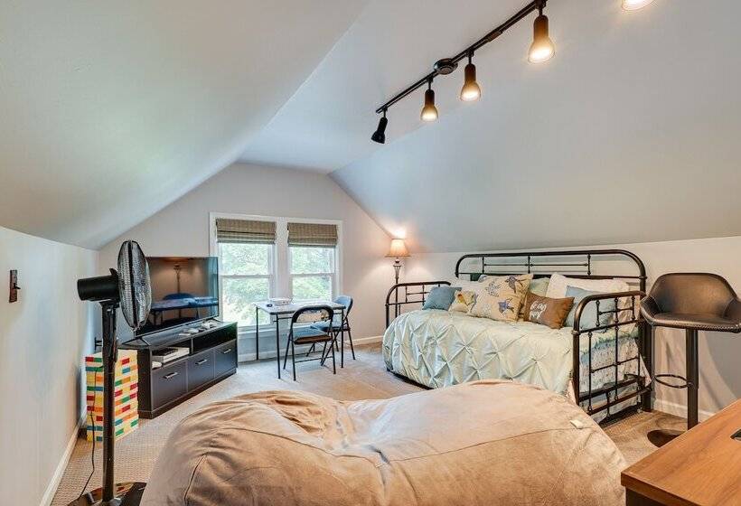 Cozy Tennessee Abode W/ Private Hot Tub & Fire Pit