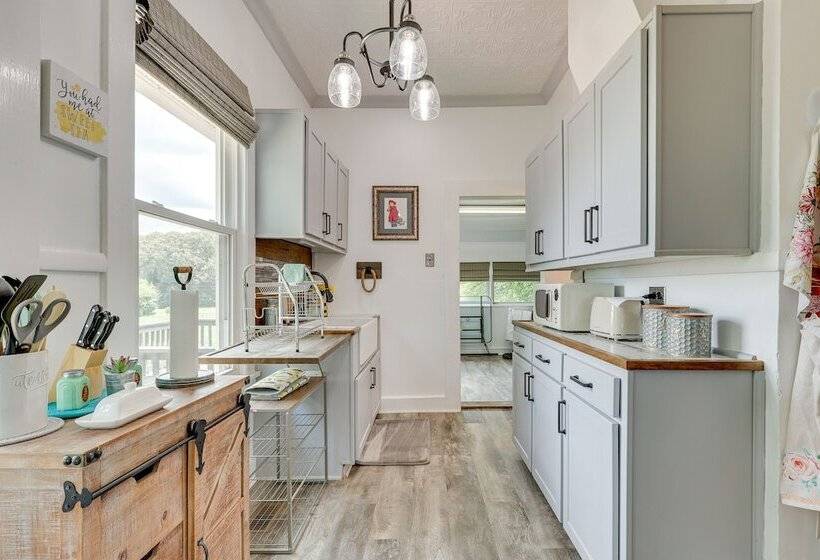 Cozy Tennessee Abode W/ Private Hot Tub & Fire Pit