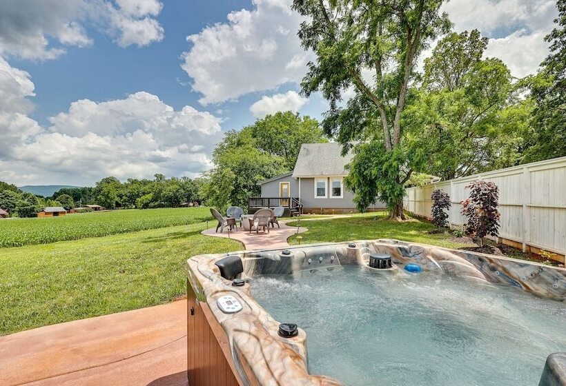 Cozy Tennessee Abode W/ Private Hot Tub & Fire Pit