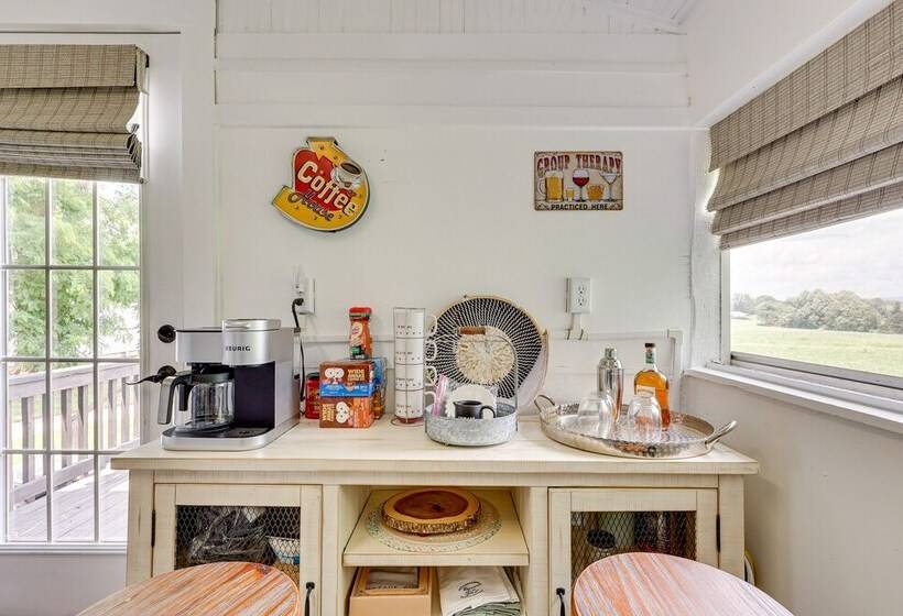 Cozy Tennessee Abode W/ Private Hot Tub & Fire Pit