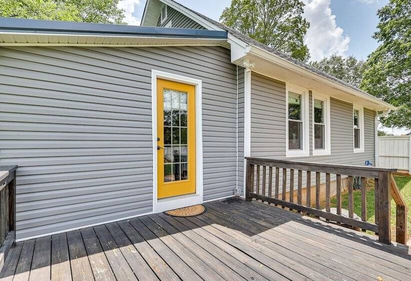 Cozy Tennessee Abode W/ Private Hot Tub & Fire Pit