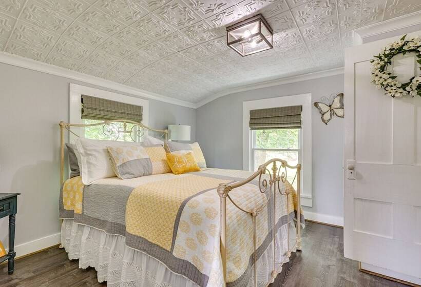 Cozy Tennessee Abode W/ Private Hot Tub & Fire Pit