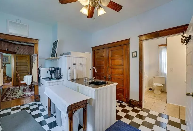 Dtwn Victorian Home   1 Mi To Lake Michigan Beach!