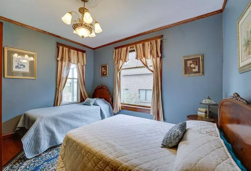 Dtwn Victorian Home   1 Mi To Lake Michigan Beach!