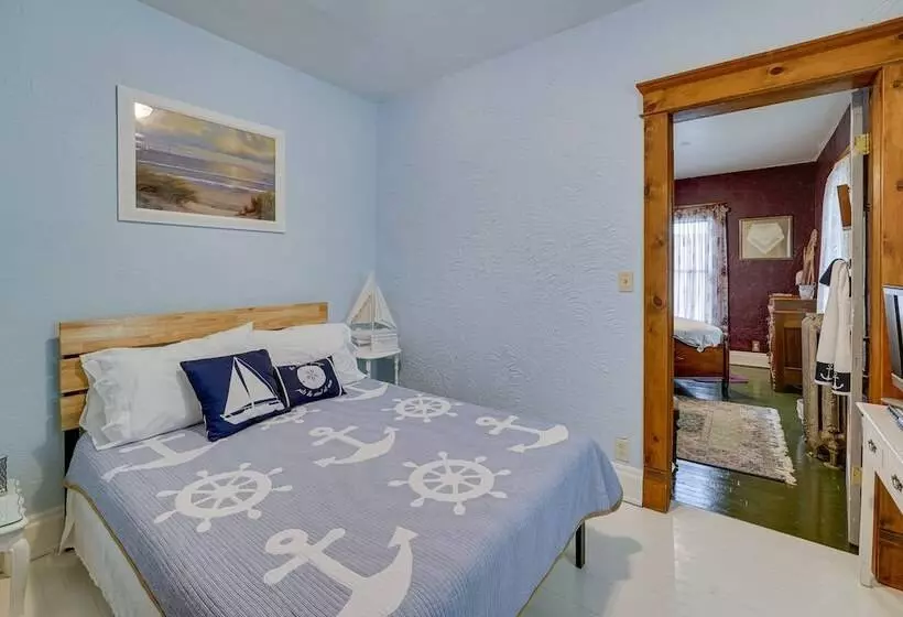 Dtwn Victorian Home   1 Mi To Lake Michigan Beach!