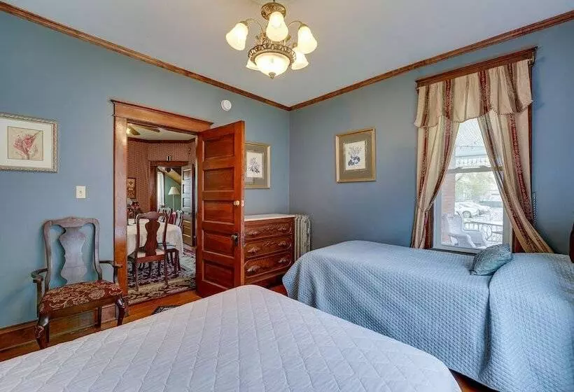 Dtwn Victorian Home   1 Mi To Lake Michigan Beach!