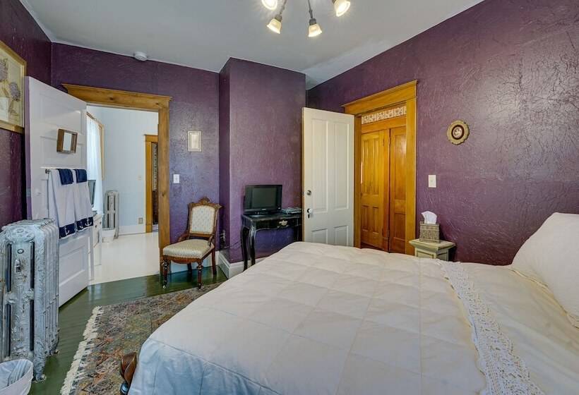 Dtwn Victorian Home 1 Mi To Lake Michigan Beach!