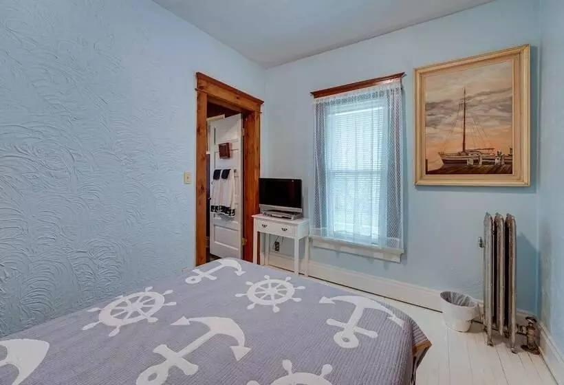 Dtwn Victorian Home   1 Mi To Lake Michigan Beach!