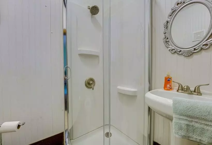 Dtwn Victorian Home   1 Mi To Lake Michigan Beach!