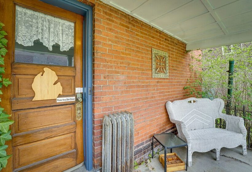 Dtwn Victorian Home 1 Mi To Lake Michigan Beach!