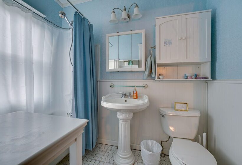 Dtwn Victorian Home 1 Mi To Lake Michigan Beach!