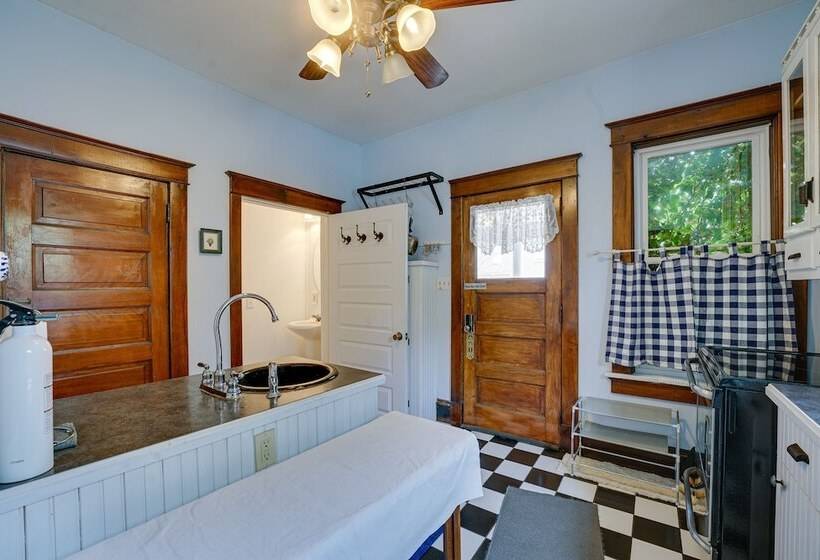 Dtwn Victorian Home 1 Mi To Lake Michigan Beach!