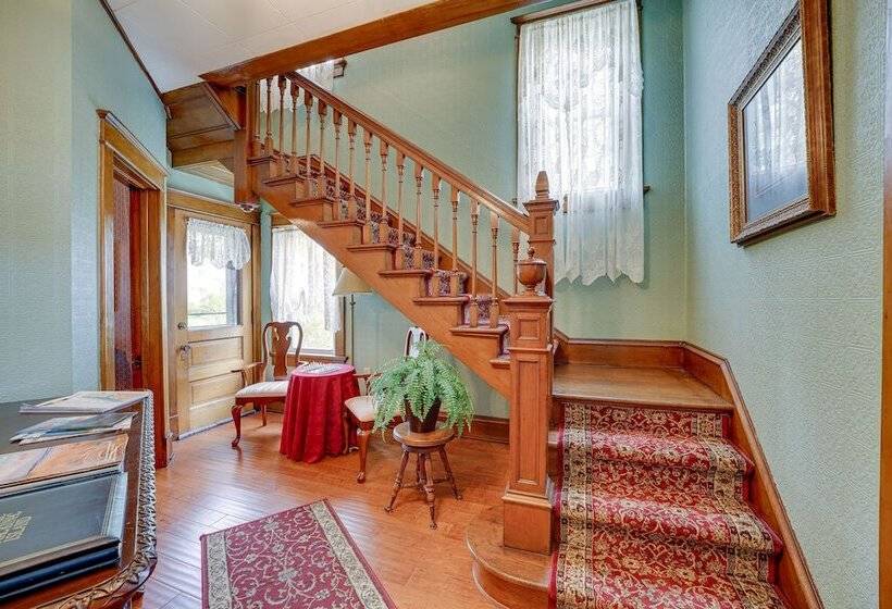 Dtwn Victorian Home 1 Mi To Lake Michigan Beach!