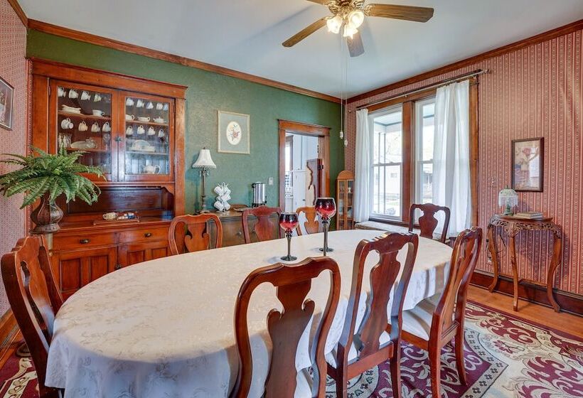 Dtwn Victorian Home 1 Mi To Lake Michigan Beach!